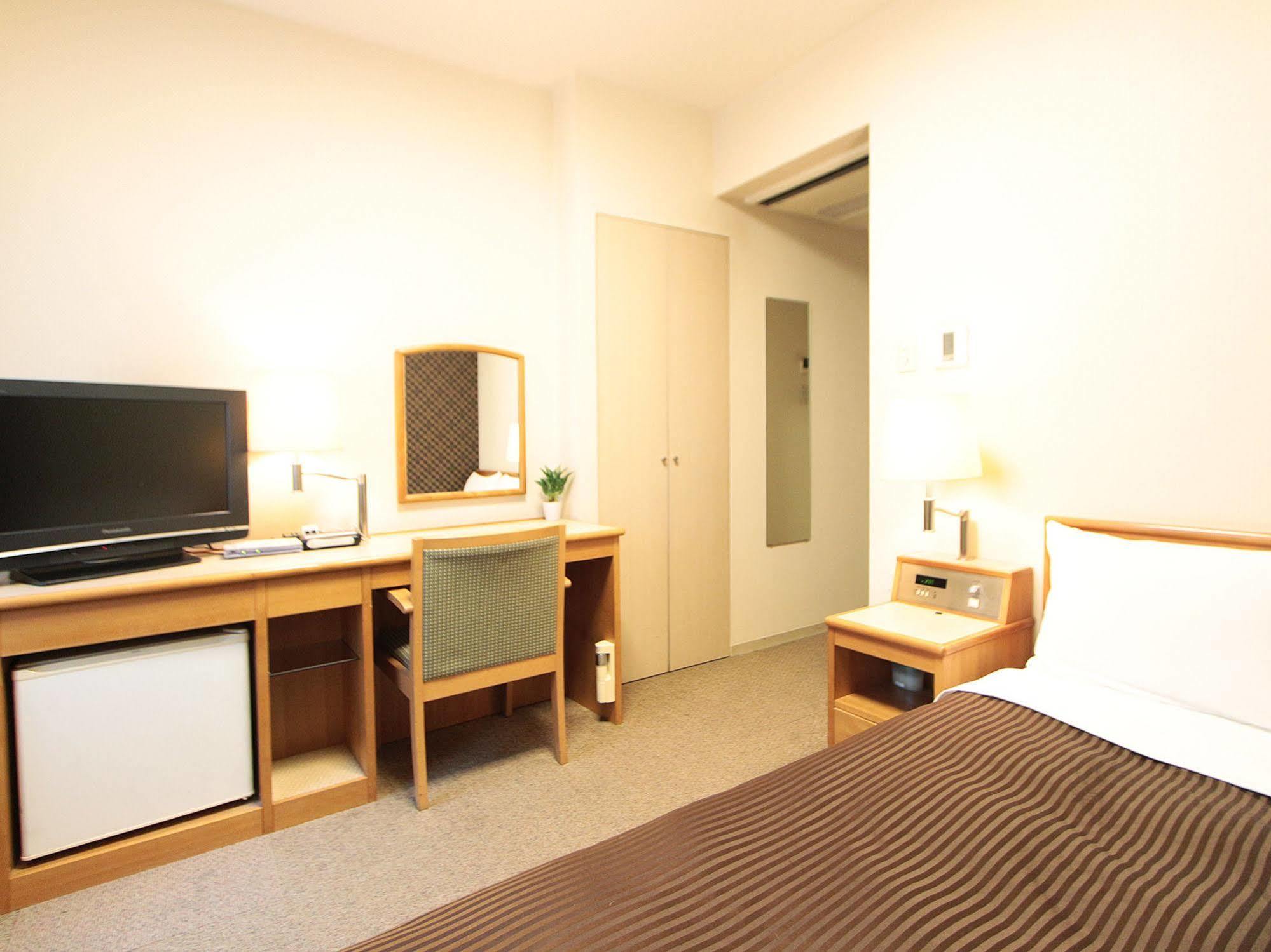 Hotel Livemax Budget Shinbashi Токіо Екстер'єр фото